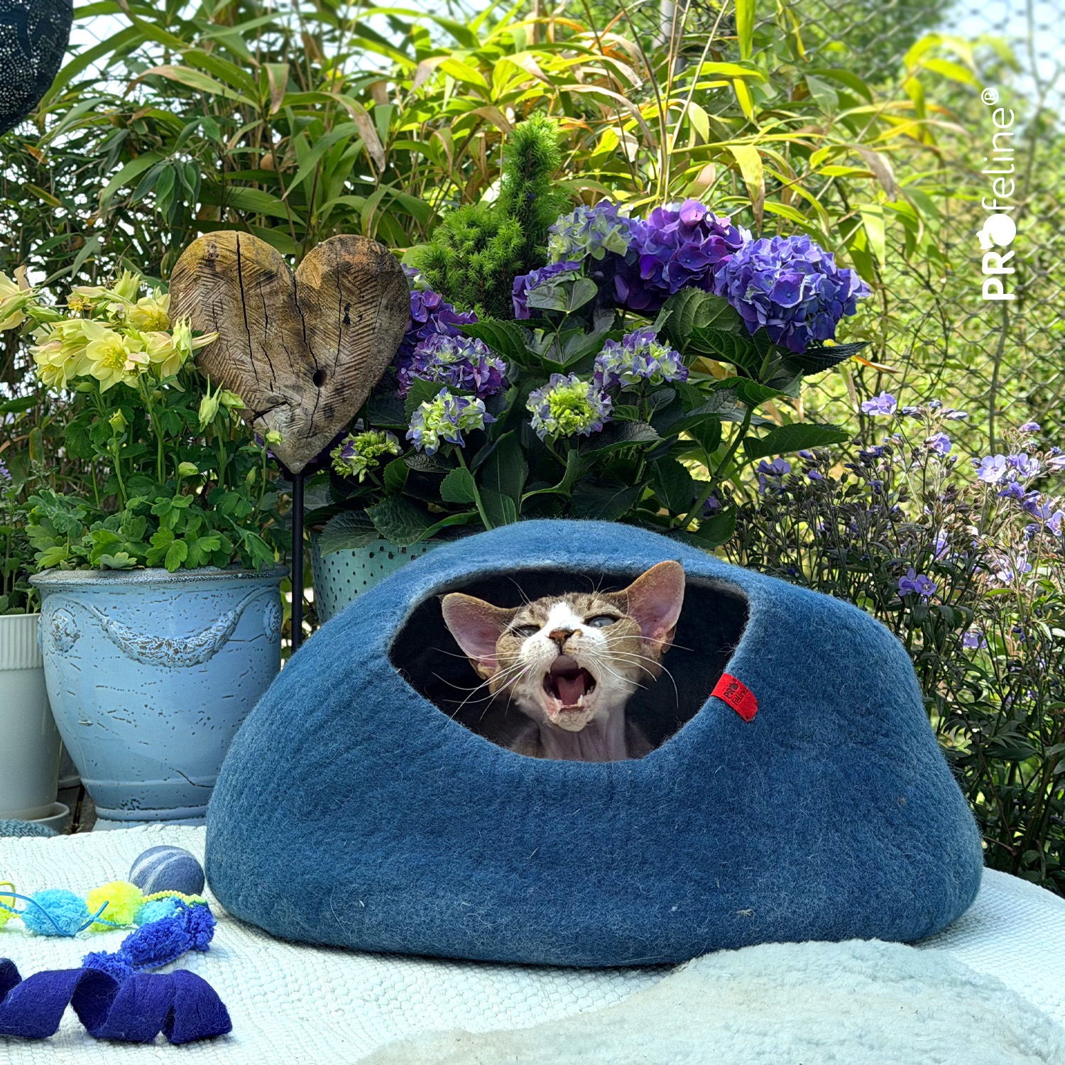Cat Cave Woolly Blue